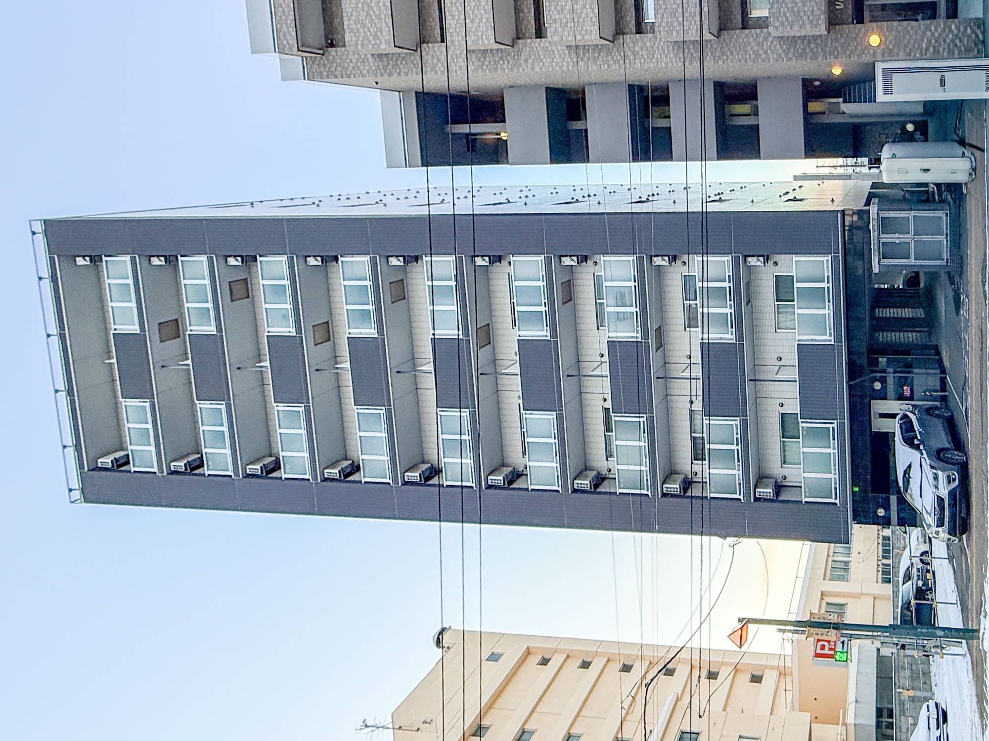サンコート平和通1001の外観（10階建てマンション）